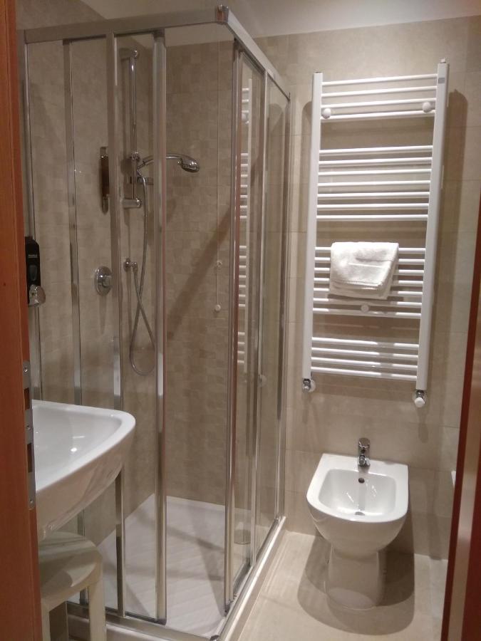 Vierpersoonskamer met Eigen Externe Badkamer