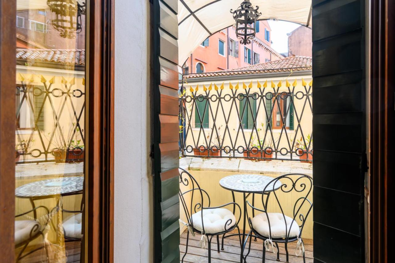 Junior Suite Balcony Canal View