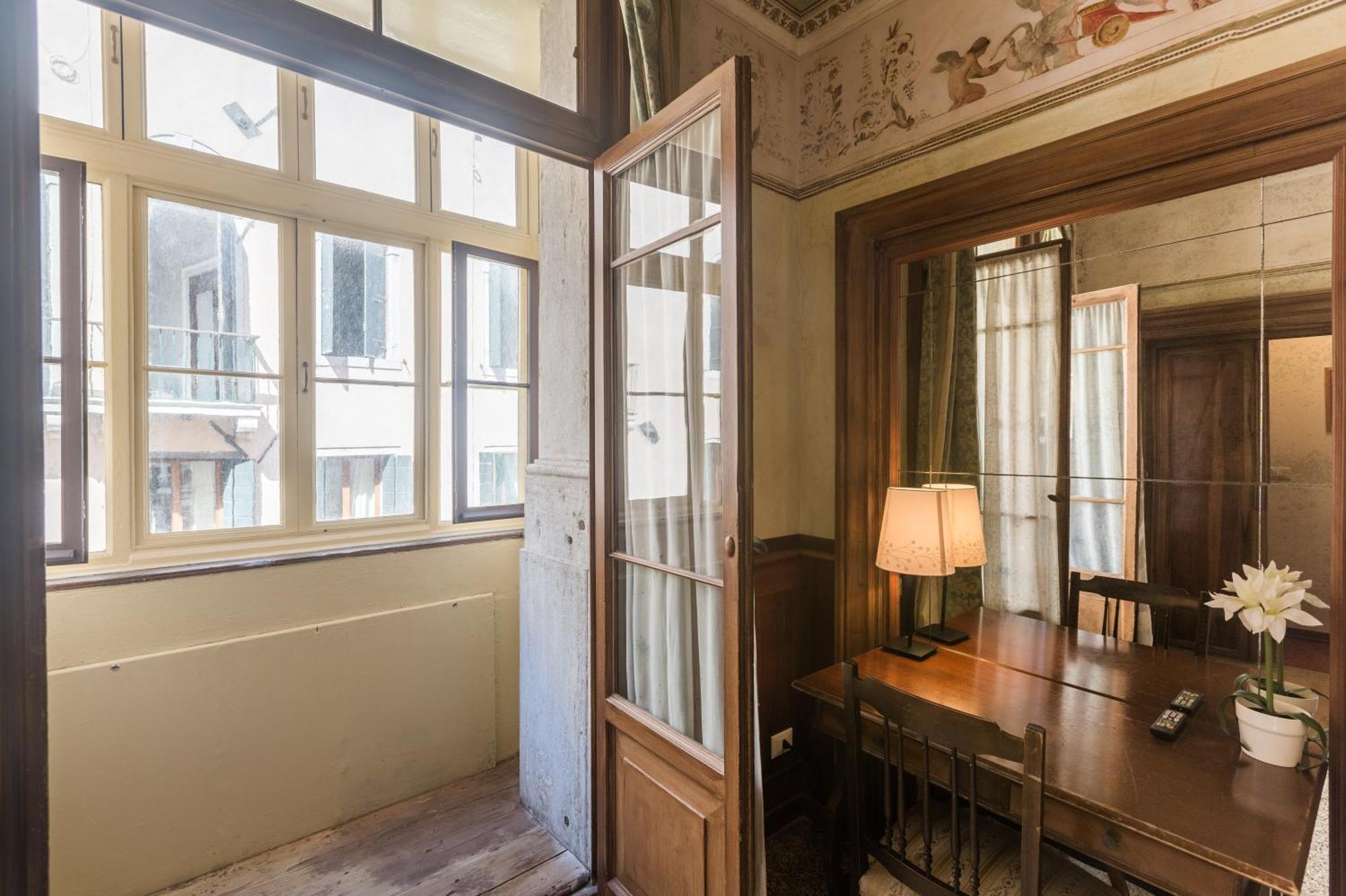 Tweepersoonskamer met een Eigen Externe Badkamer